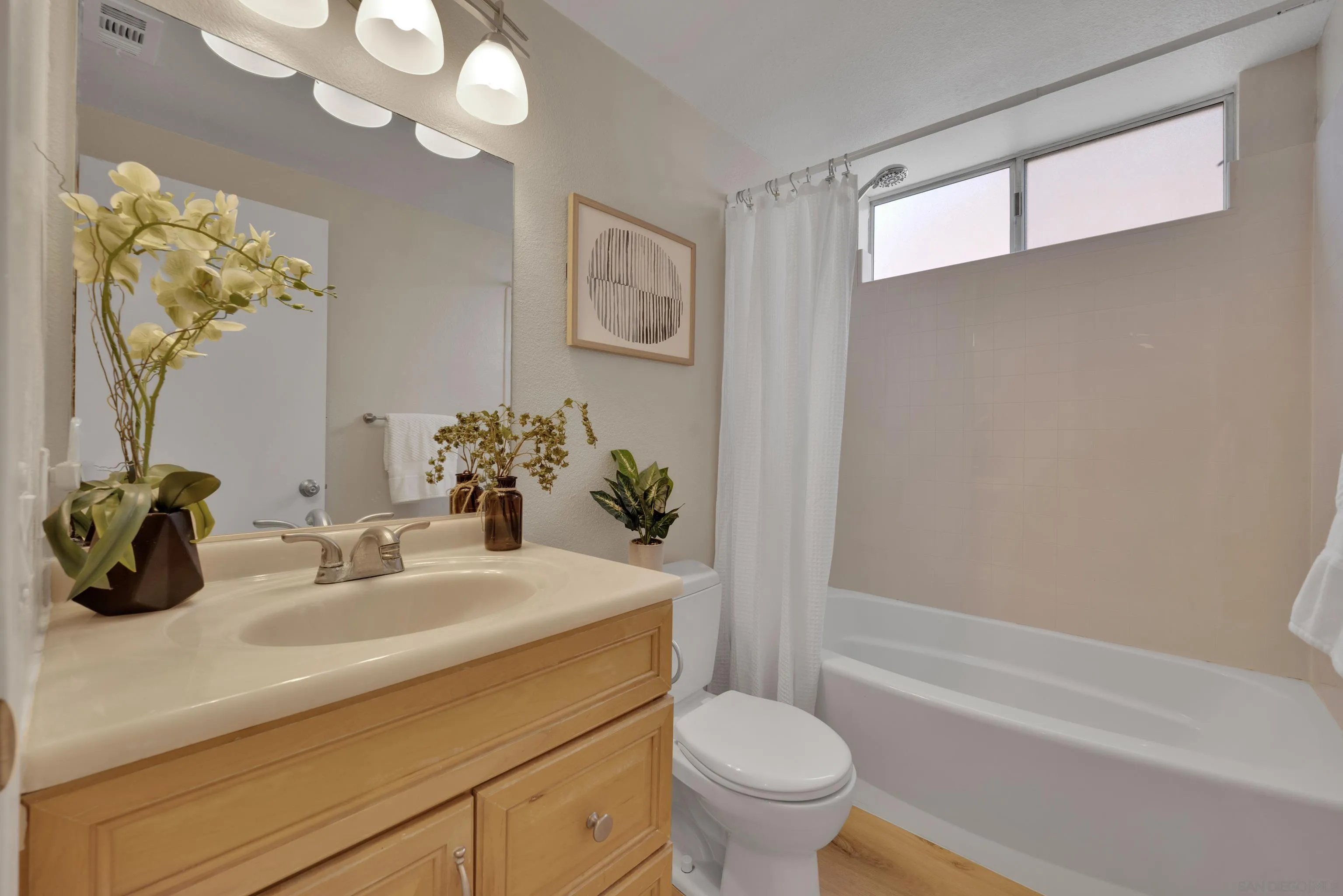 13710 Ahwahnee Way Poway, CA 92064 - Photo 29 of 43 a bathroom with a sink a toilet and a bathtub