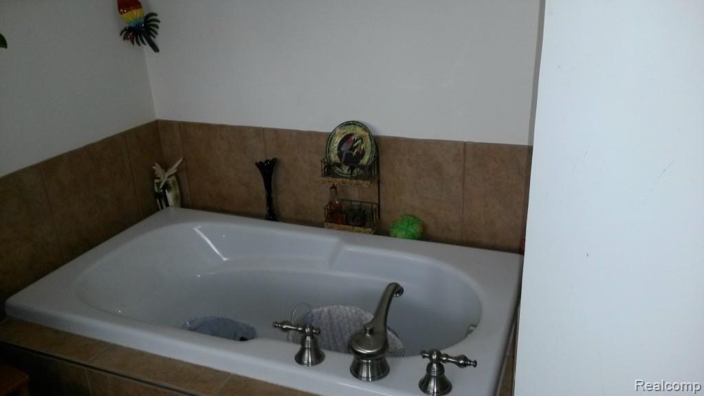 21154 Gill Road Farmington Hills, MI 48335 - Photo 26 of 37