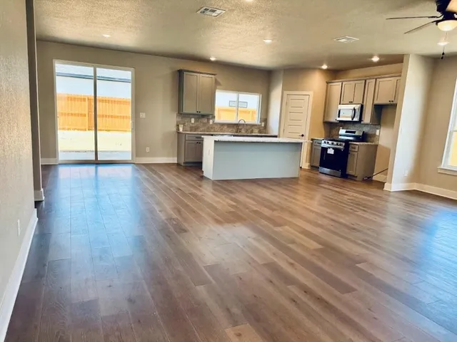 $2,250 | 15513 Greenhouse Way, Lindale, TX 75771