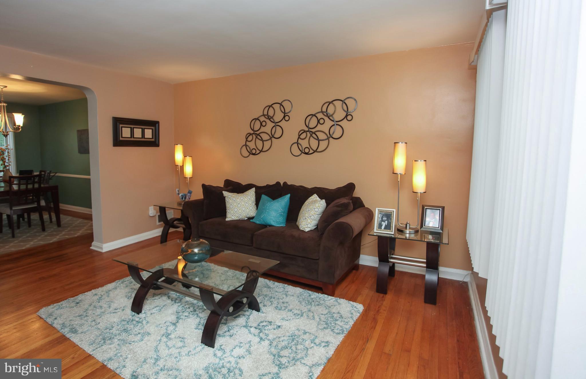 633 Braeside Road Baltimore, MD 21229 - Photo 2 of 23 Living Room