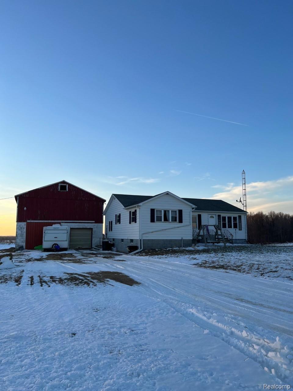 5833 Slattery Road North Branch, MI 48461 - Photo 2 of 8 thumbnail_IMG_0529.jpg