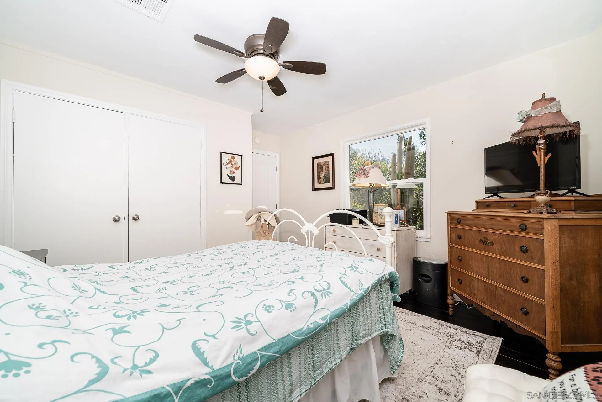 329 Greenview Lane Fallbrook, CA 92028 - Photo 21 of 53 a bedroom with a bed and a television