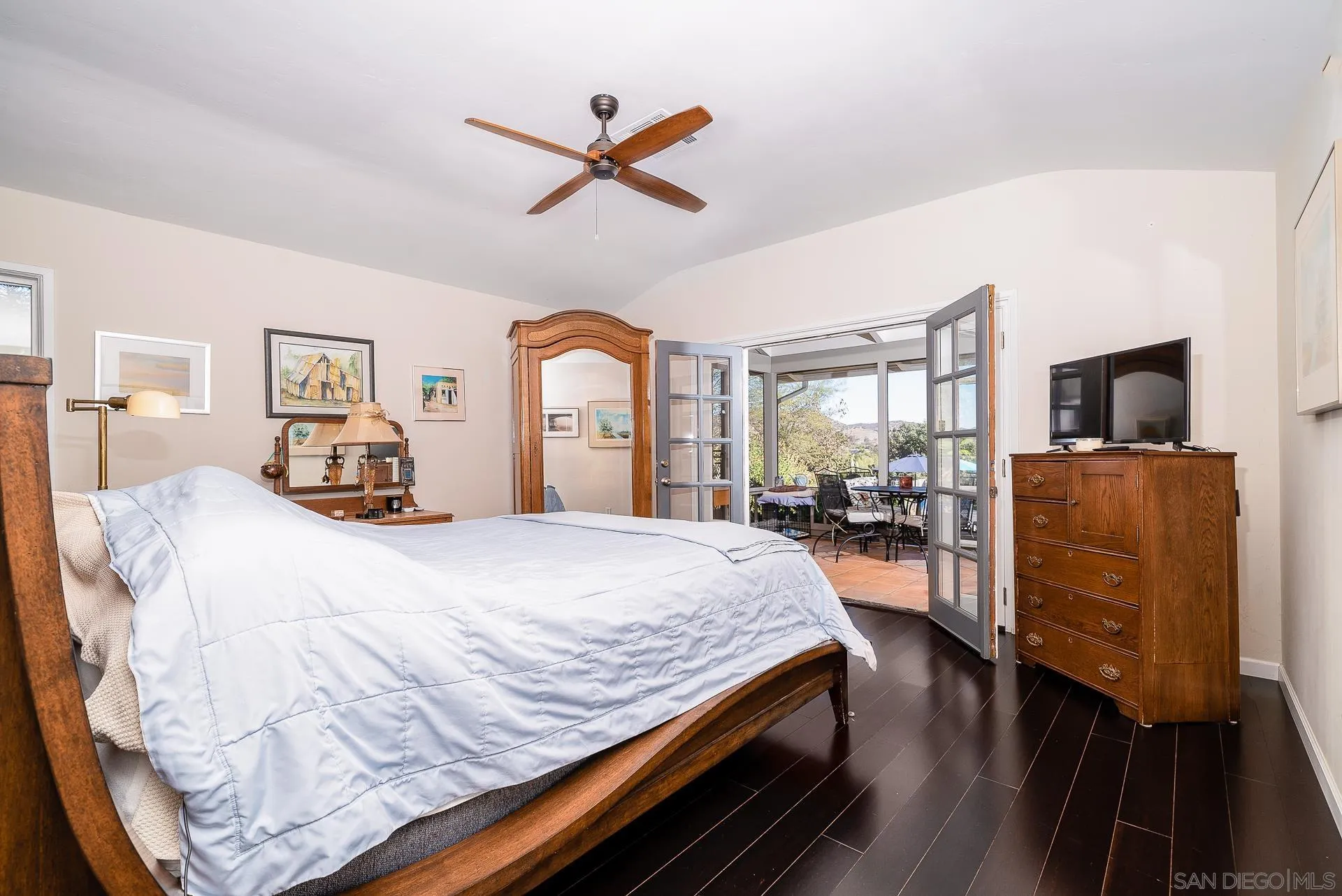 329 Greenview Lane Fallbrook, CA 92028 - Photo 27 of 53 a bedroom with a large bed a flat tv screen and dresser