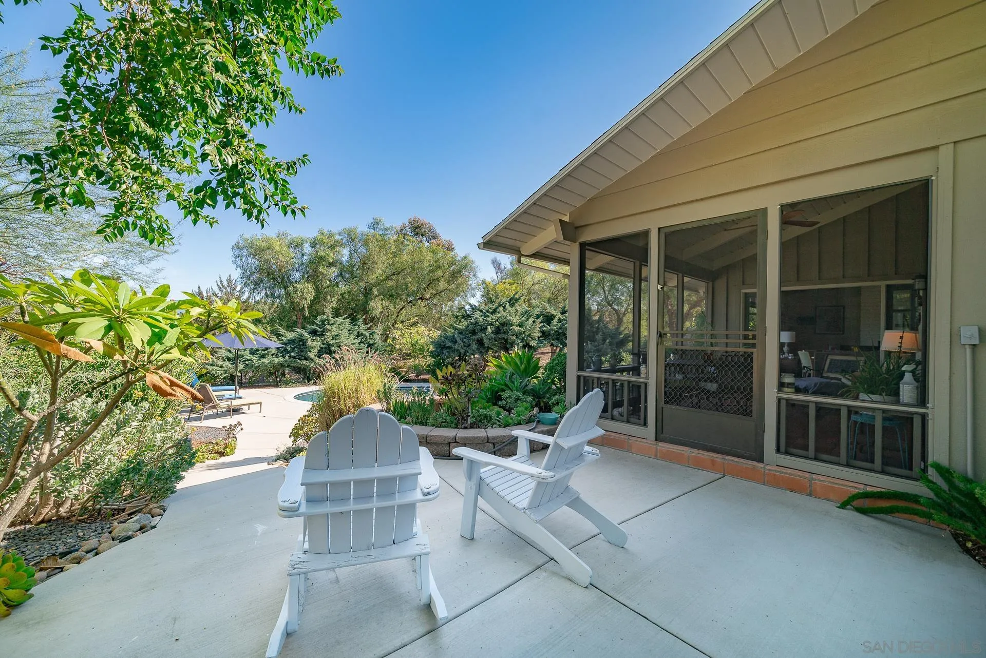 329 Greenview Lane Fallbrook, CA 92028 - Photo 36 of 53 a wooden bench sitting in front of a building