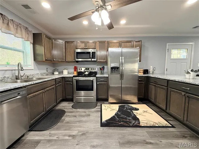 $417,500 | 20830 Highway 142, Neelyville, MO 63954