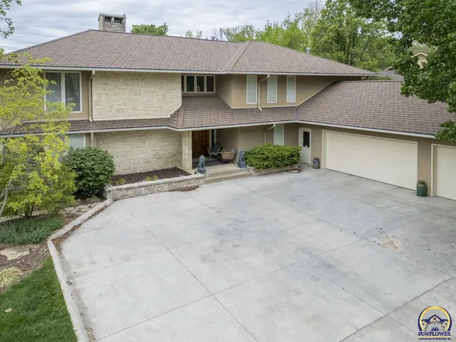 $800,000 | 2859 Southwest MacVicar Avenue, Topeka, KS 66611