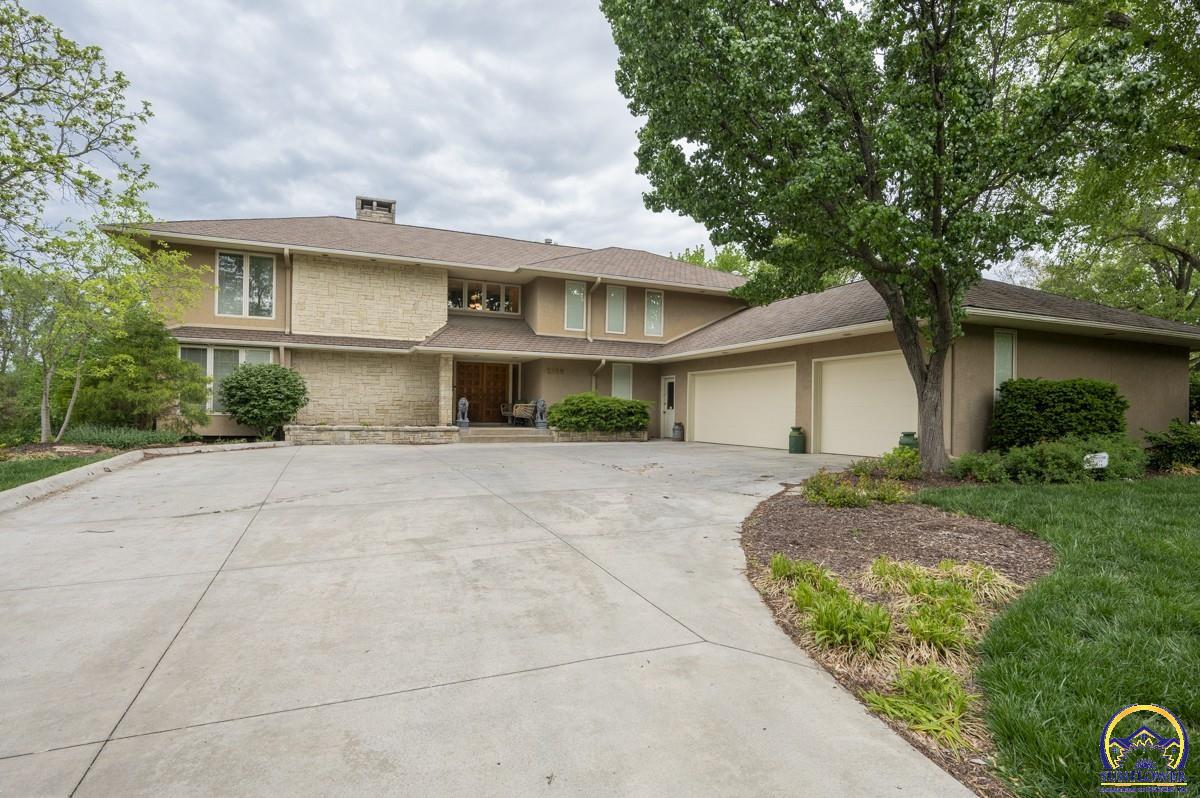 2859 Southwest MacVicar Avenue Topeka, KS 66611 - Photo 2 of 54