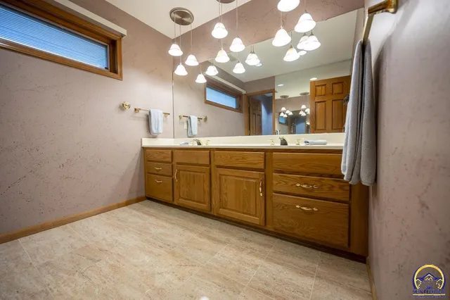 $795,000 | 2859 Southwest MacVicar Avenue, Topeka, KS 66611