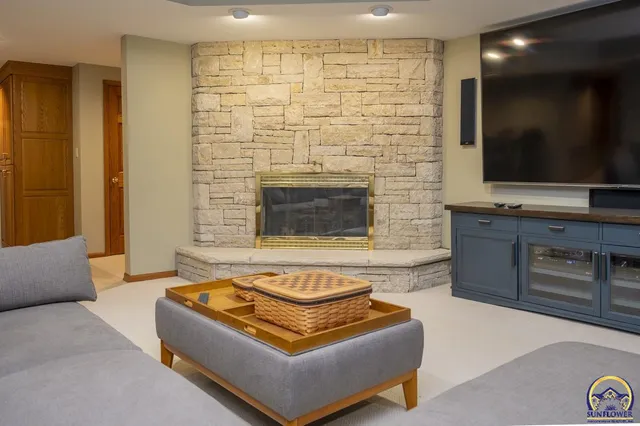 $795,000 | 2859 Southwest MacVicar Avenue, Topeka, KS 66611