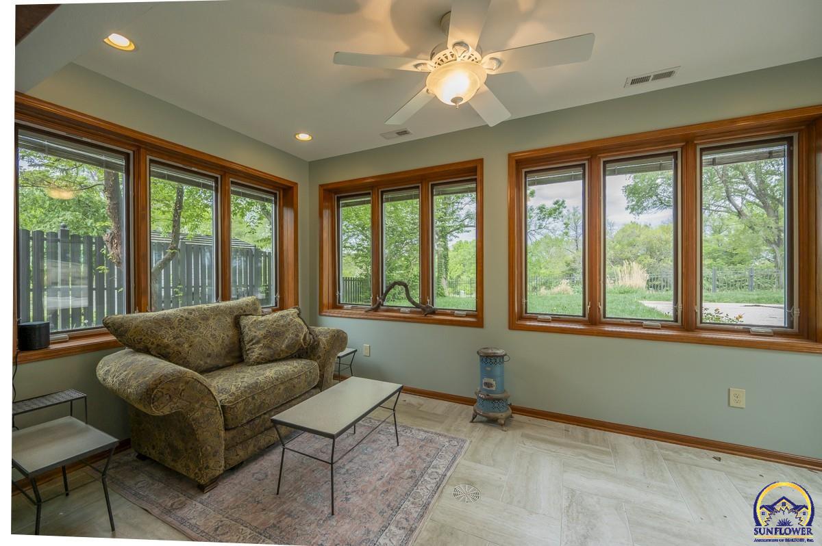 2859 Southwest MacVicar Avenue Topeka, KS 66611 - Photo 38 of 54