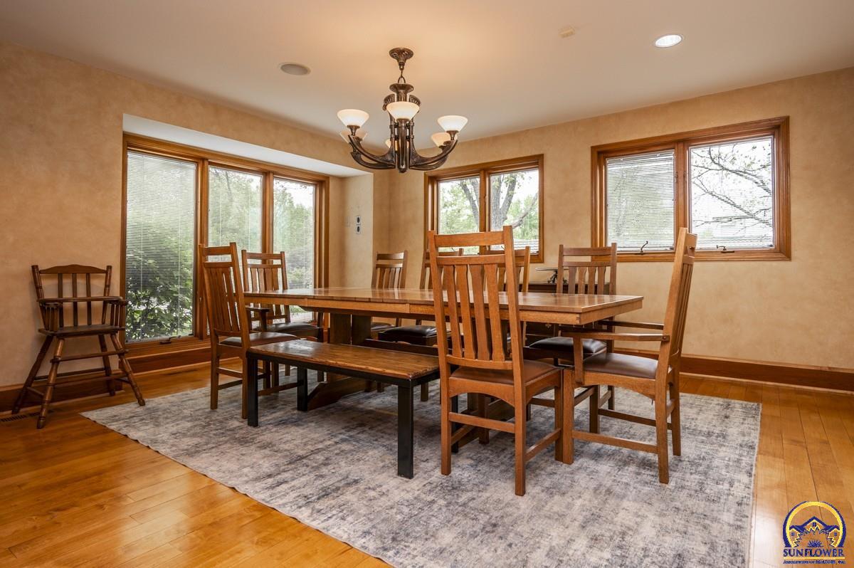 2859 Southwest MacVicar Avenue Topeka, KS 66611 - Photo 4 of 54