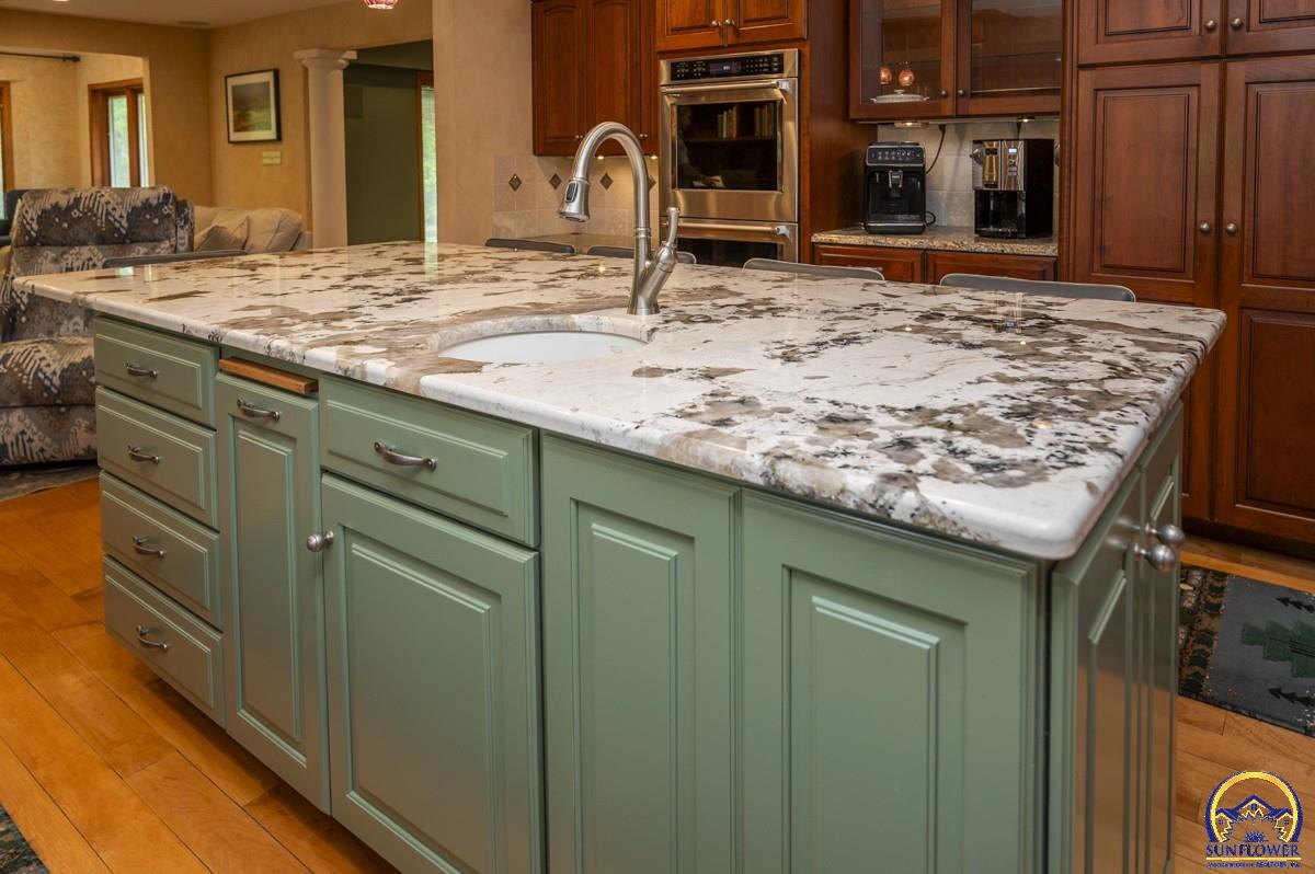 2859 Southwest MacVicar Avenue Topeka, KS 66611 - Photo 7 of 54