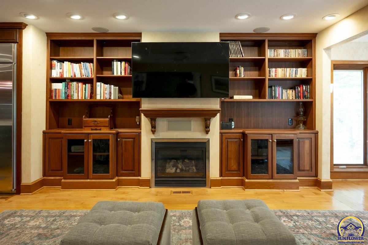 2859 Southwest MacVicar Avenue Topeka, KS 66611 - Photo 9 of 54