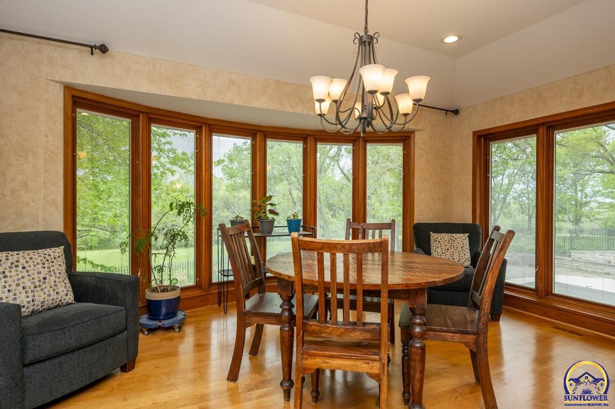 2859 Southwest MacVicar Avenue Topeka, KS 66611 - Photo 10 of 54