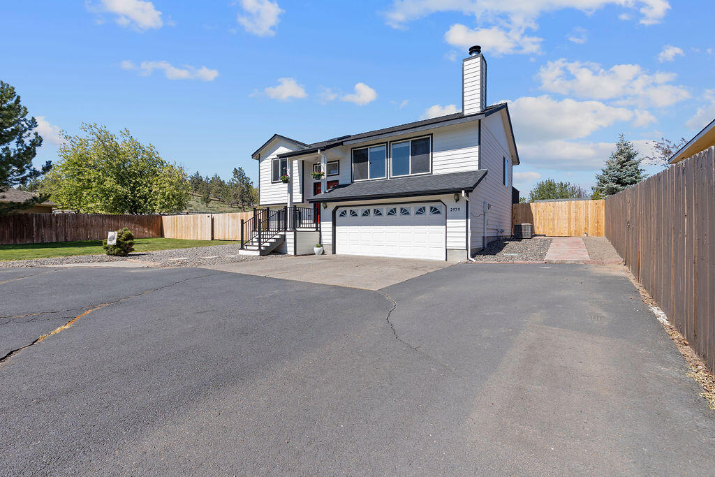 2979 Northeast Sugar Pine Road Prineville, OR 97754 - Photo 21 of 31 a view of a house with a street