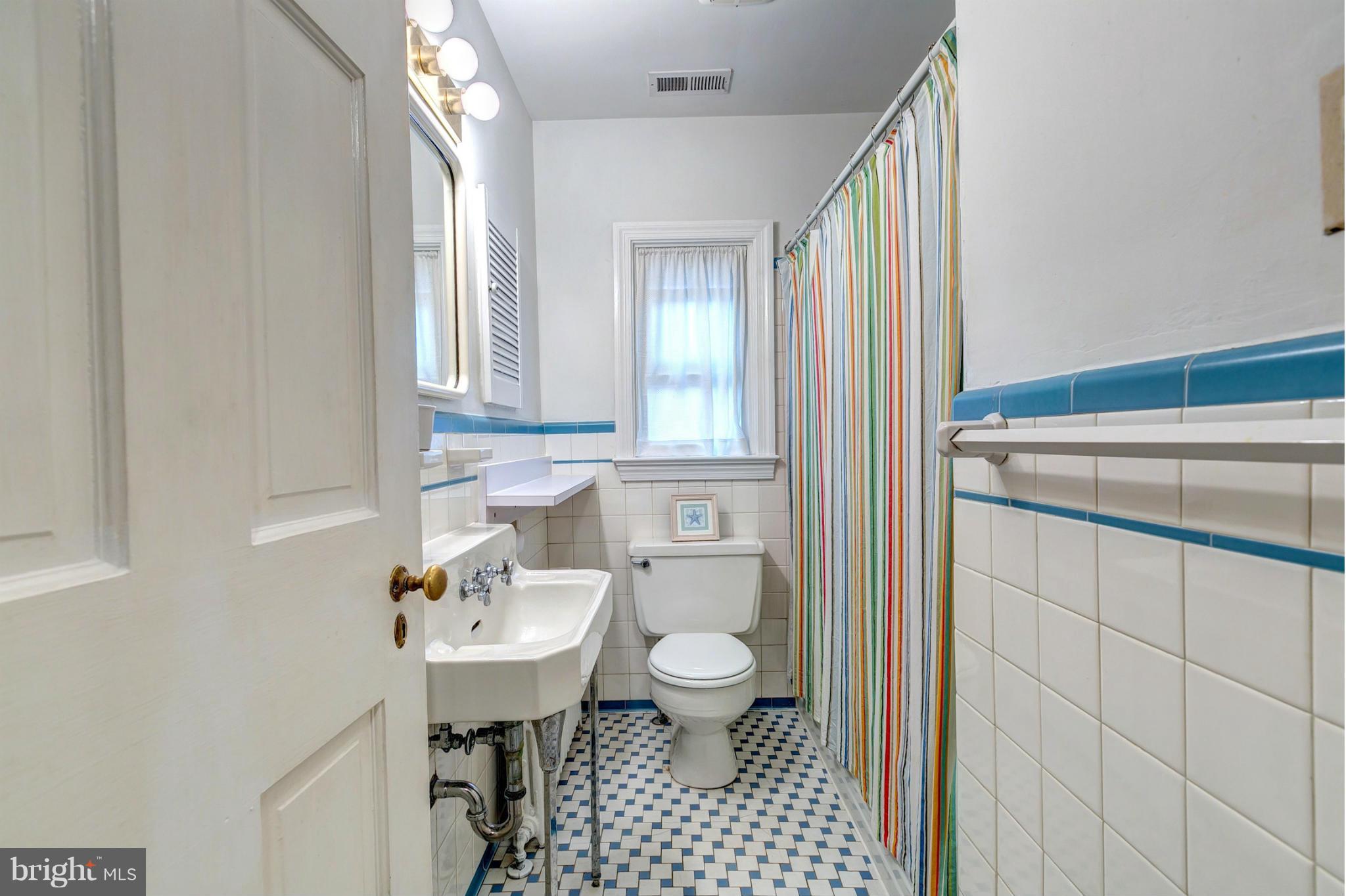 404 Croydon Road Baltimore, MD 21212 - Photo 15 of 30 Charming Bathroom WIth Classic Finishes