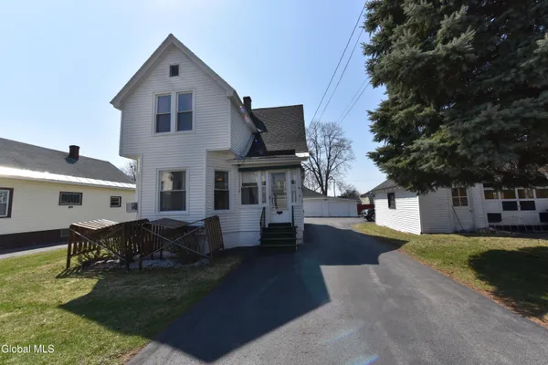 $177,500 | 2 East Decker Street, Johnstown, NY 12095