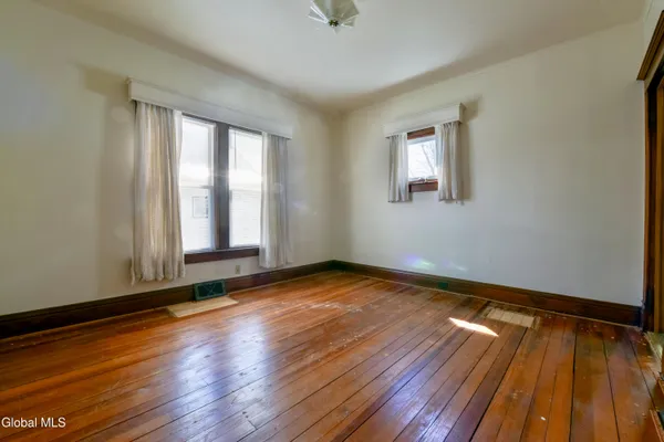 $177,500 | 2 East Decker Street, Johnstown, NY 12095