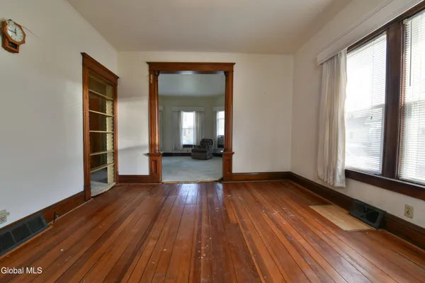 $177,500 | 2 East Decker Street, Johnstown, NY 12095