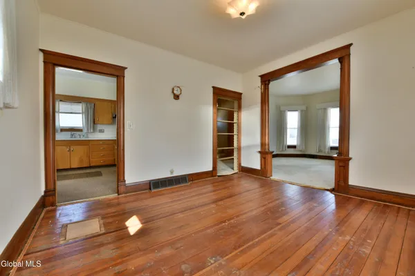 $177,500 | 2 East Decker Street, Johnstown, NY 12095