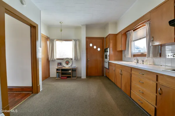 $177,500 | 2 East Decker Street, Johnstown, NY 12095