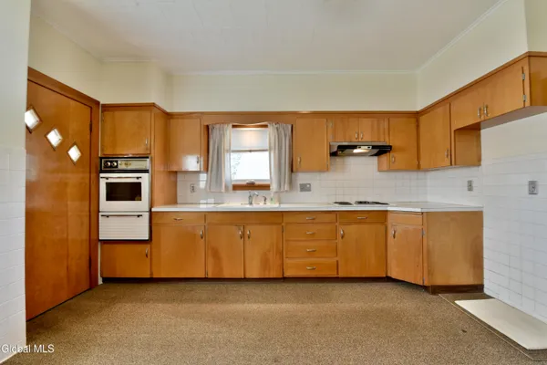 $177,500 | 2 East Decker Street, Johnstown, NY 12095