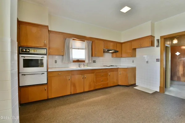 $177,500 | 2 East Decker Street, Johnstown, NY 12095