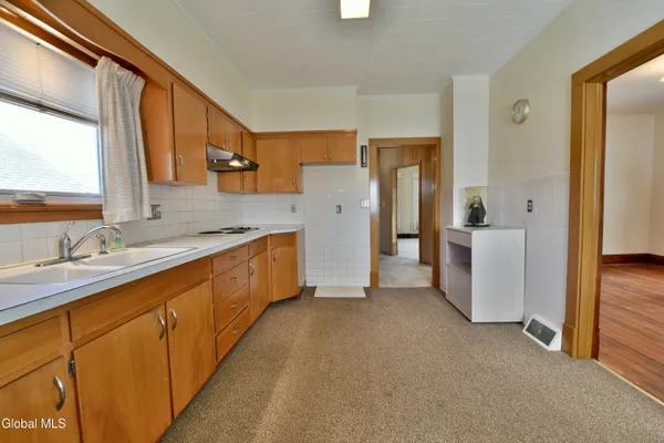 $177,500 | 2 East Decker Street, Johnstown, NY 12095