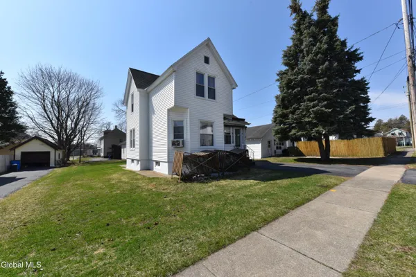 $177,500 | 2 East Decker Street, Johnstown, NY 12095