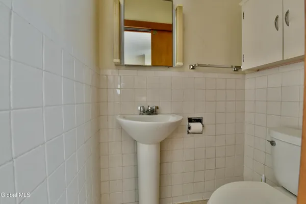 $177,500 | 2 East Decker Street, Johnstown, NY 12095