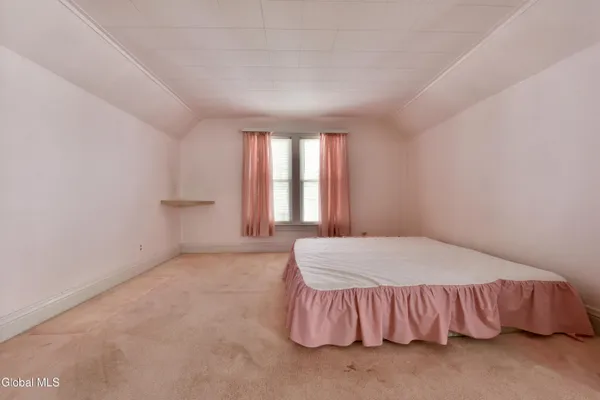 $177,500 | 2 East Decker Street, Johnstown, NY 12095