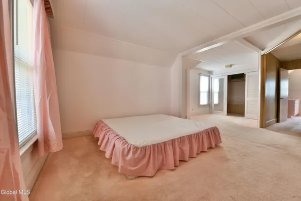 $177,500 | 2 East Decker Street, Johnstown, NY 12095