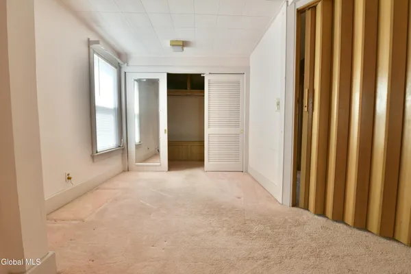 $177,500 | 2 East Decker Street, Johnstown, NY 12095