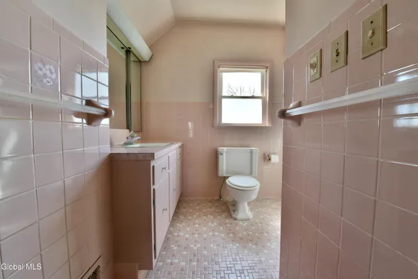 $177,500 | 2 East Decker Street, Johnstown, NY 12095