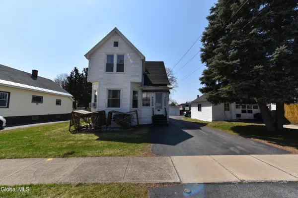 $177,500 | 2 East Decker Street, Johnstown, NY 12095