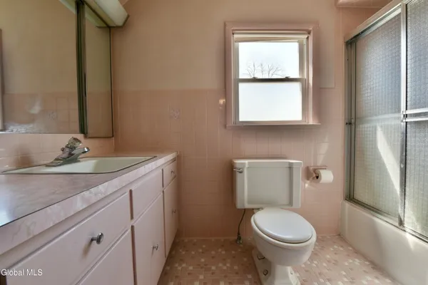 $177,500 | 2 East Decker Street, Johnstown, NY 12095