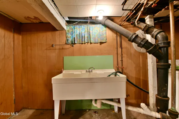 $177,500 | 2 East Decker Street, Johnstown, NY 12095