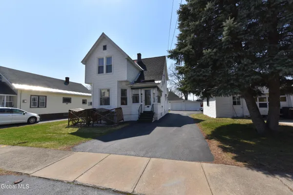 $177,500 | 2 East Decker Street, Johnstown, NY 12095