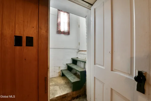 $177,500 | 2 East Decker Street, Johnstown, NY 12095