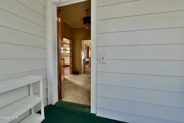 $177,500 | 2 East Decker Street, Johnstown, NY 12095