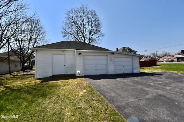 $177,500 | 2 East Decker Street, Johnstown, NY 12095