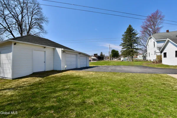 $177,500 | 2 East Decker Street, Johnstown, NY 12095