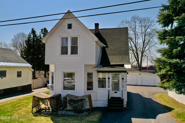 $177,500 | 2 East Decker Street, Johnstown, NY 12095