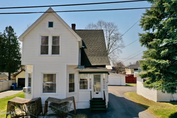 $177,500 | 2 East Decker Street, Johnstown, NY 12095
