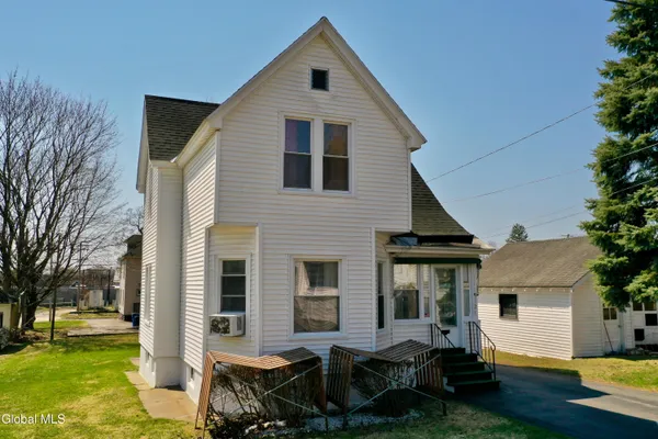 $177,500 | 2 East Decker Street, Johnstown, NY 12095