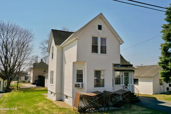 $177,500 | 2 East Decker Street, Johnstown, NY 12095