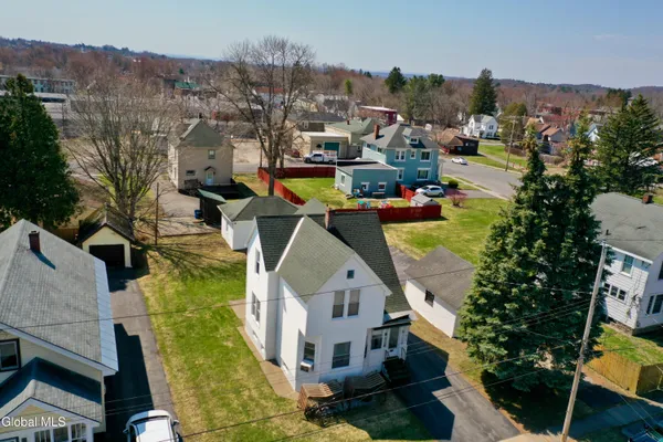 $177,500 | 2 East Decker Street, Johnstown, NY 12095