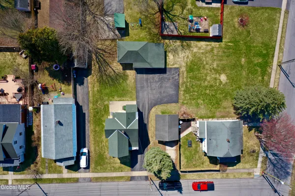 $177,500 | 2 East Decker Street, Johnstown, NY 12095