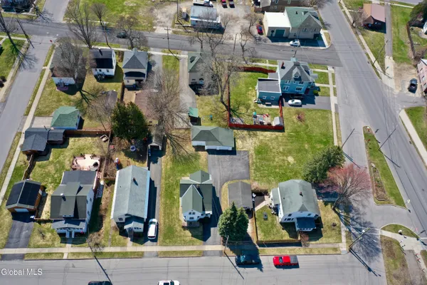 $177,500 | 2 East Decker Street, Johnstown, NY 12095