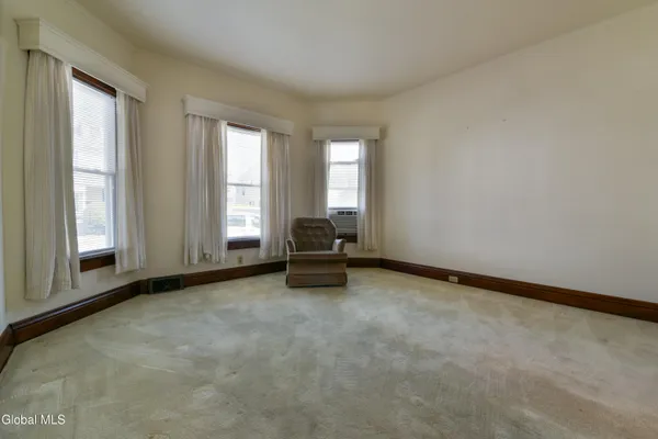 $177,500 | 2 East Decker Street, Johnstown, NY 12095